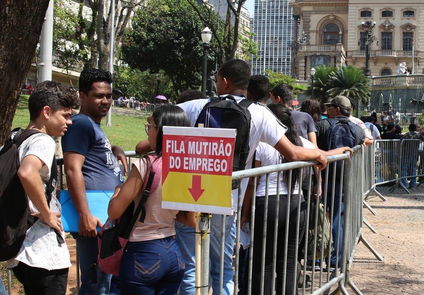 Brasil é o 3º país onde a população mais teme perder o emprego O Caju